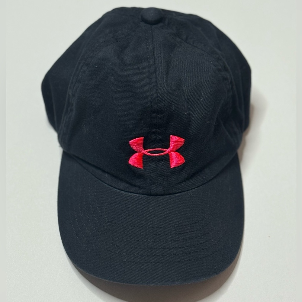 Black Under Armour hat for younger children.